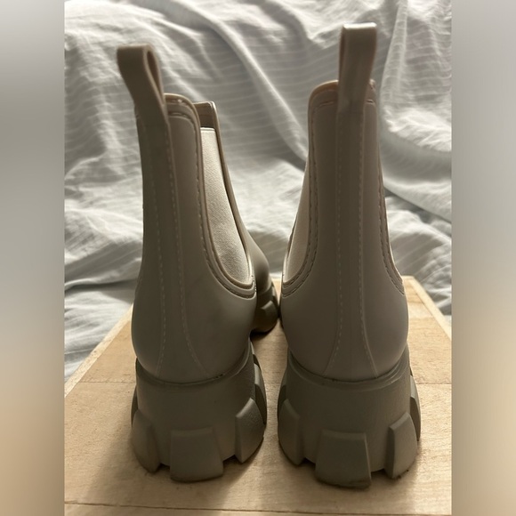 JEFFREY CAMPBELL Women’s Platform Lug Sole Chelsea Rain Boot Cream Size 10 VGUC - Picture 7 of 9